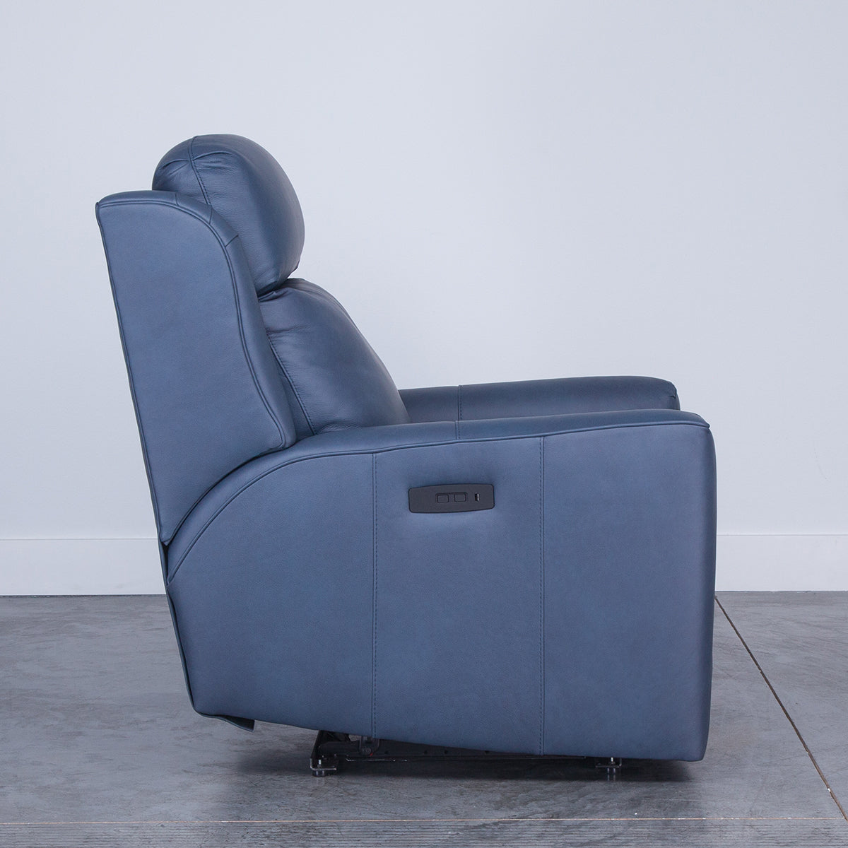 HECTOR DECO RECLINER W/POWER HEADREST
