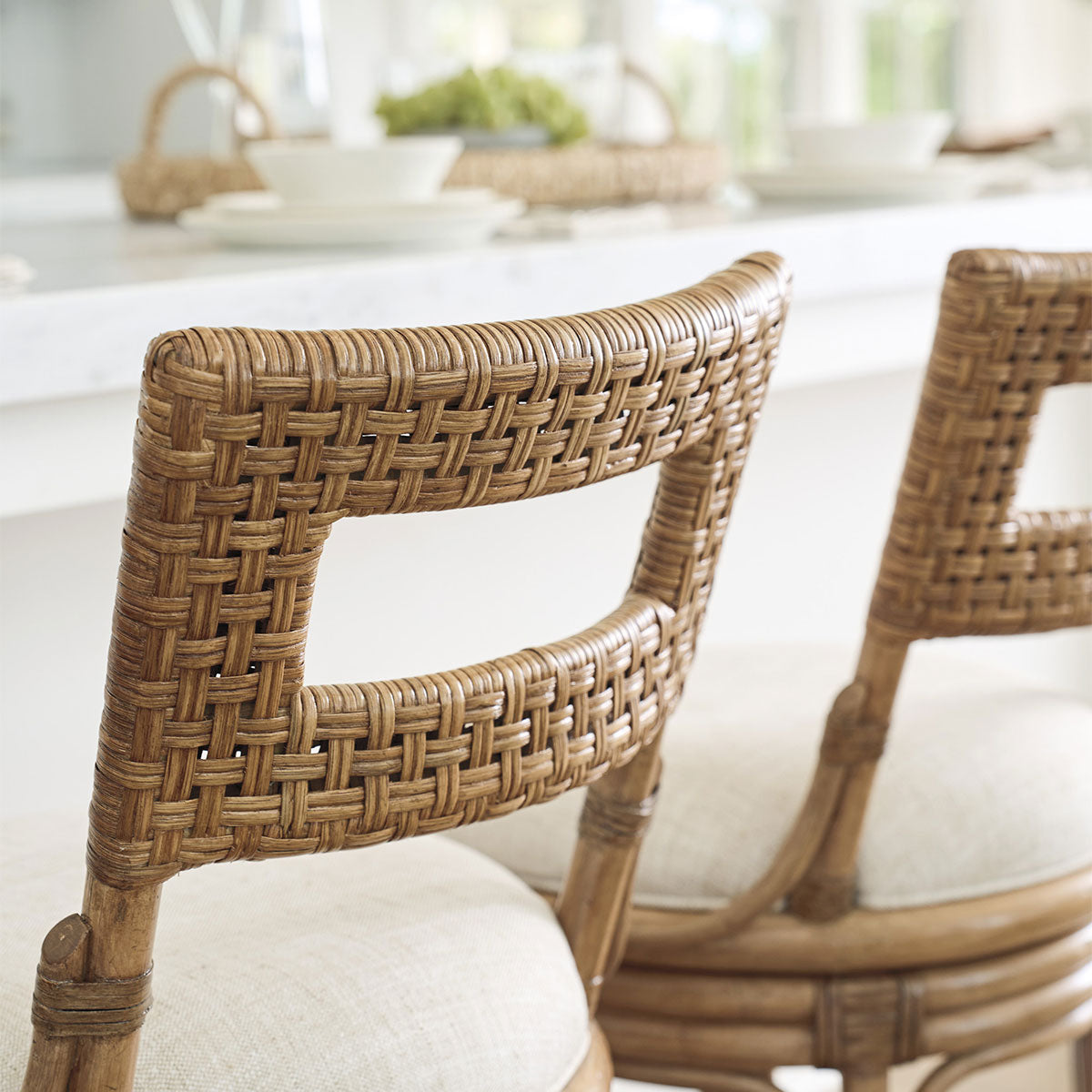 BAY HARBOR SWIVEL COUNTER STOOL