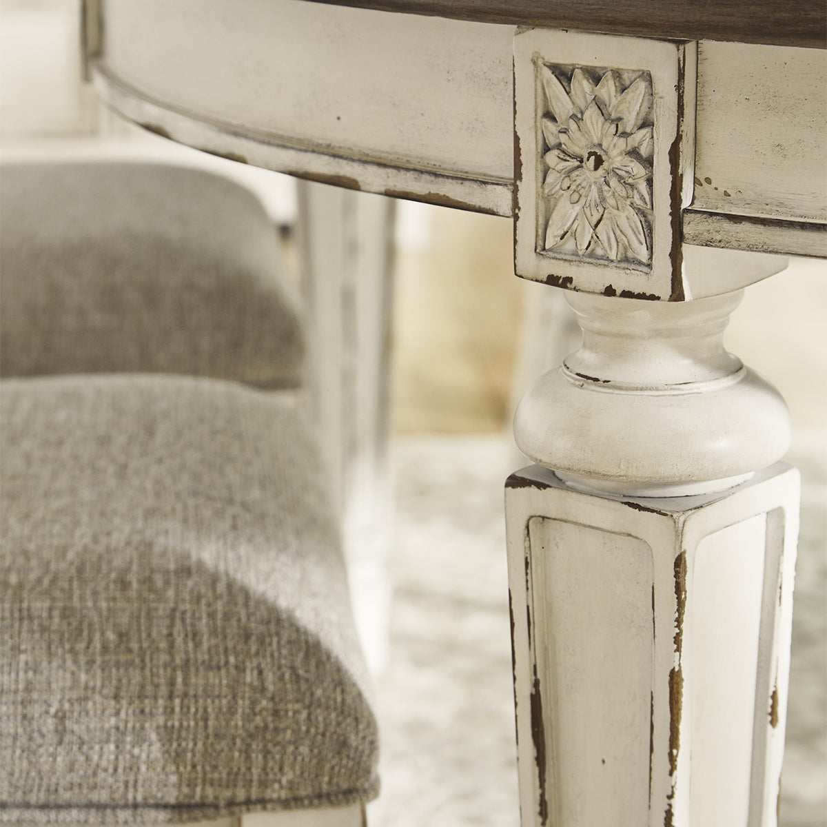 ROSLYN OVAL DINING TABLE