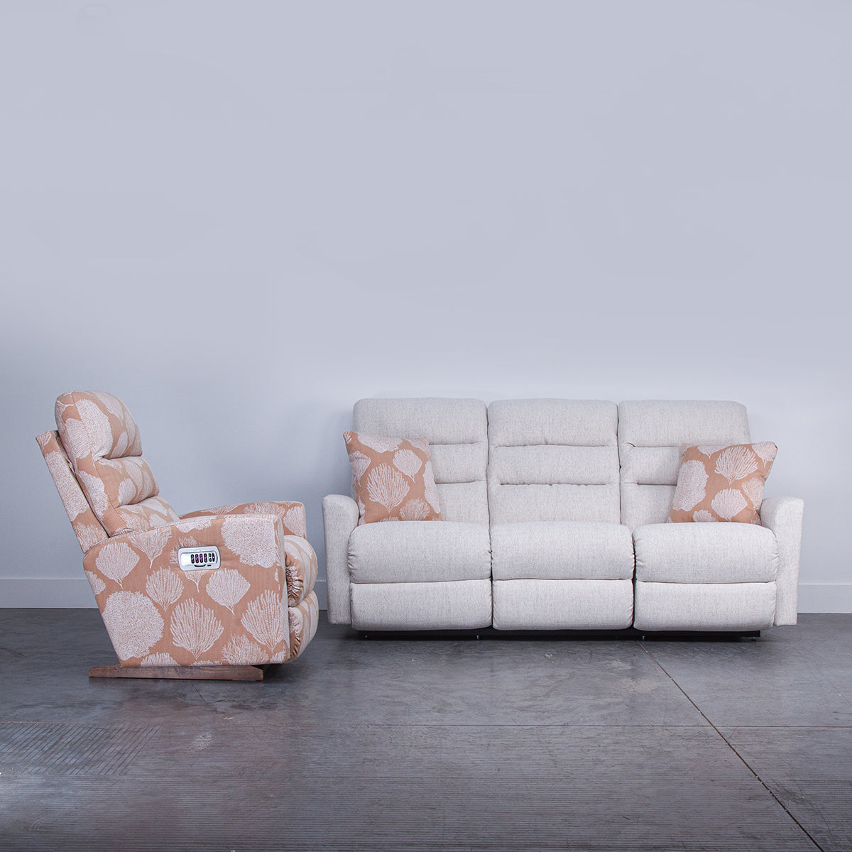 LIAM WALL RECLINING SOFA W/PHR