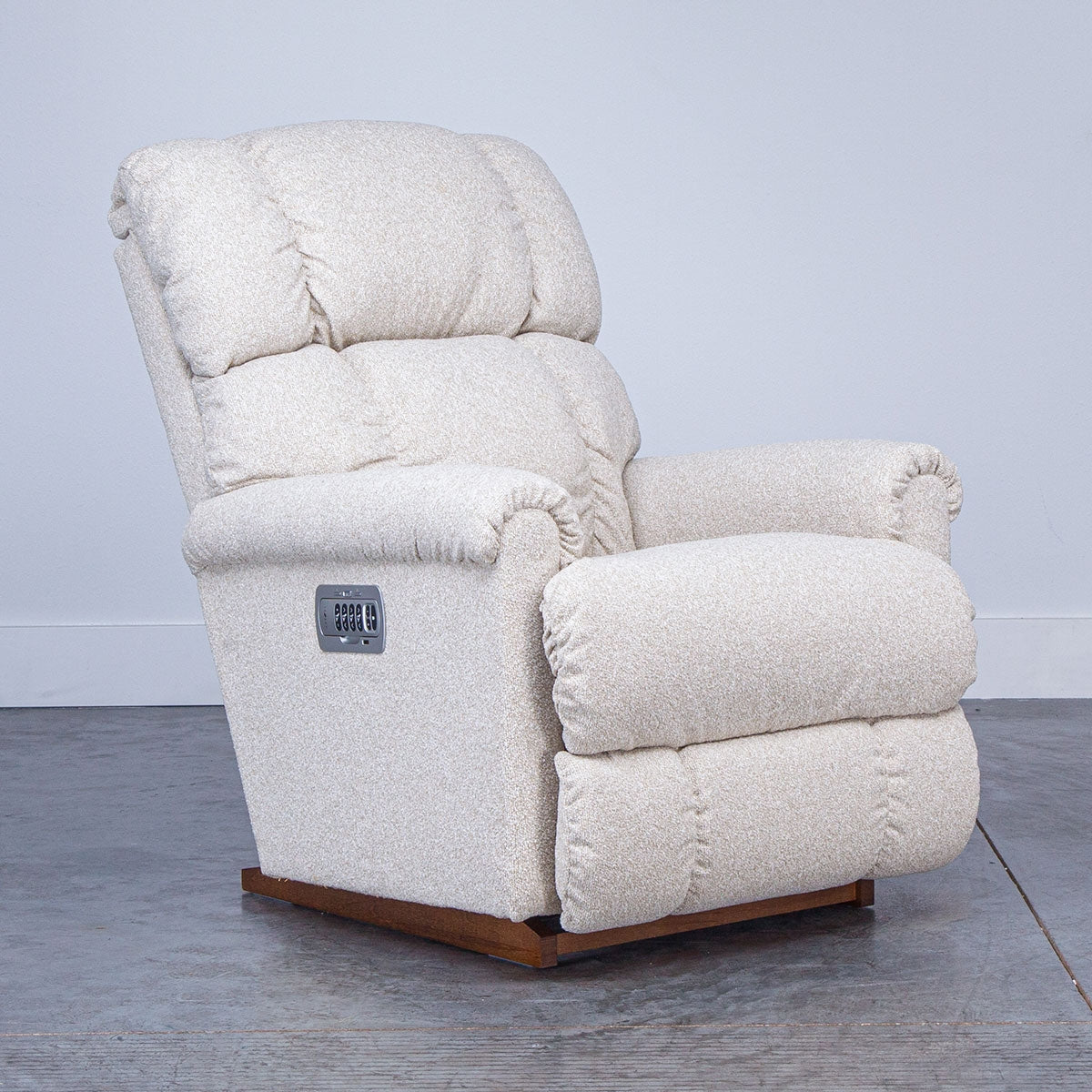 PINNACLE ROCKER RECLINER W/POWER HEADREST /LUMBAR