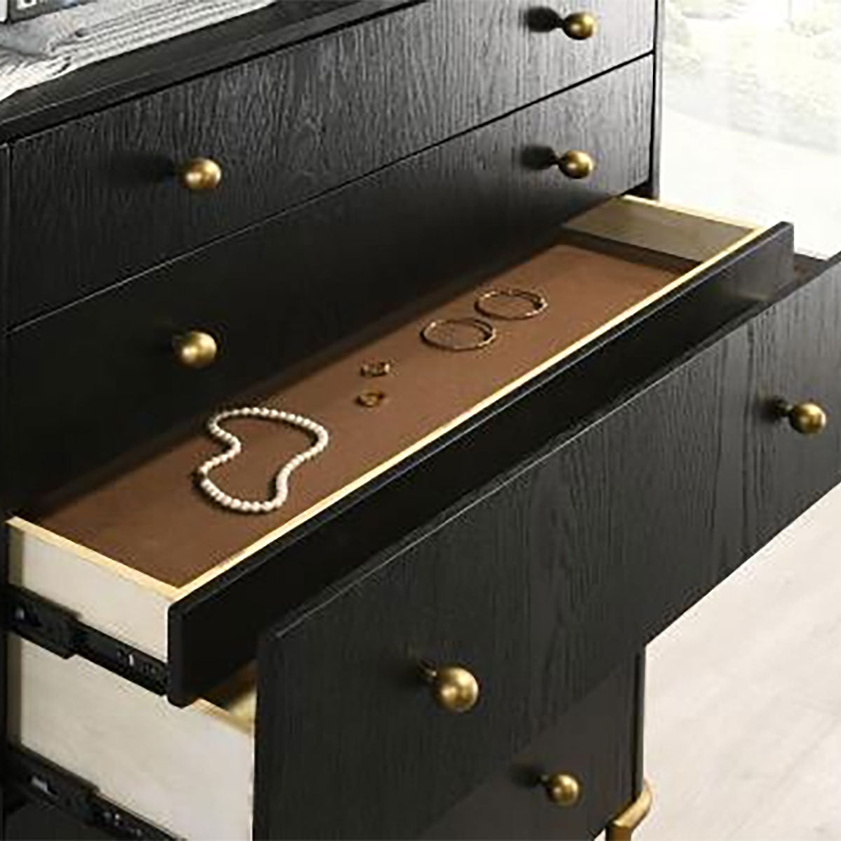 ARINI BLACK CHEST