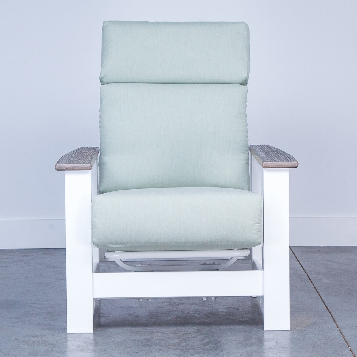 LEEWARD SUPREME MOTION RUST ARMCHAIR