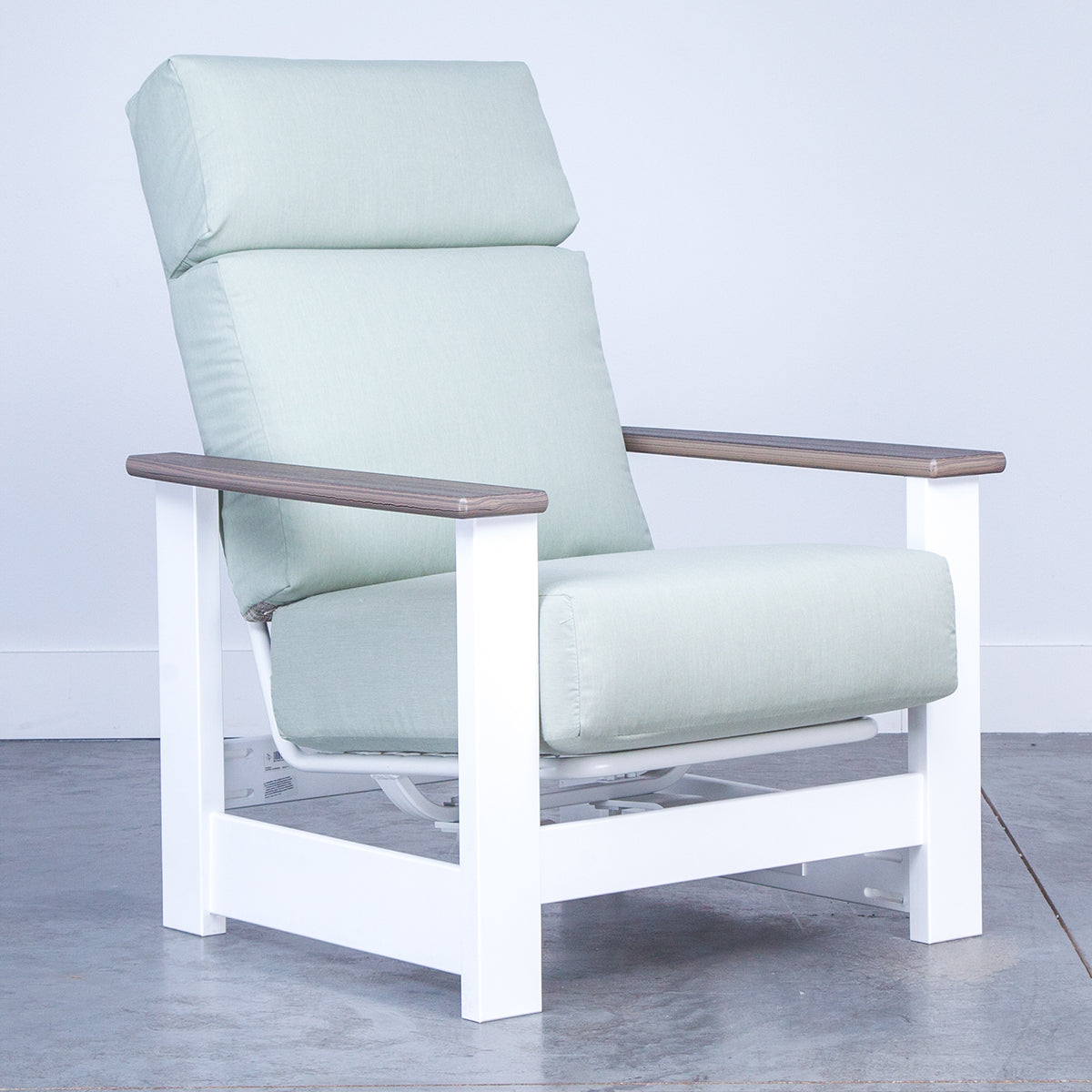 LEEWARD SUPREME MOTION RUST ARMCHAIR