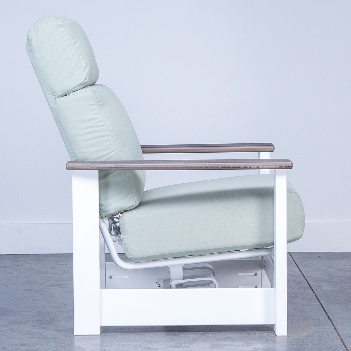 LEEWARD SUPREME MOTION RUST ARMCHAIR