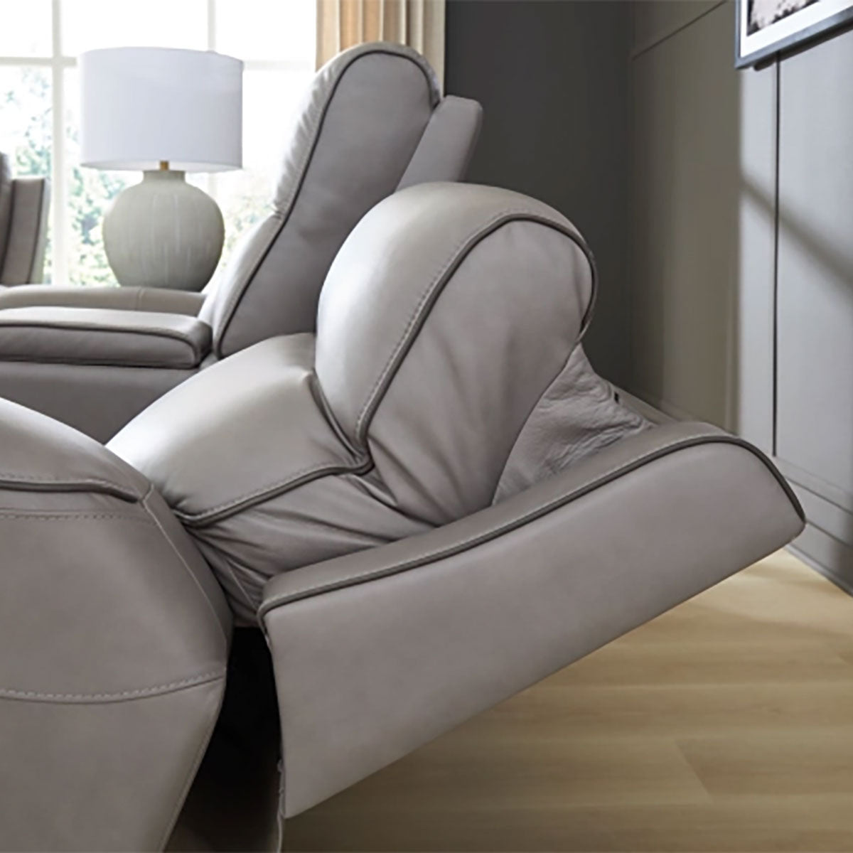5Z COMFORT CONSOLE LOVESEAT W/ POWER HEADREST / MASSAGE