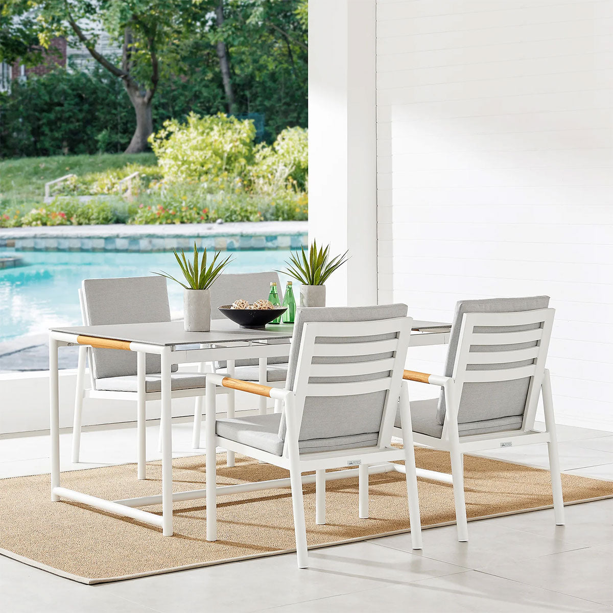 CROWN OUTDOOR DINING TABLE