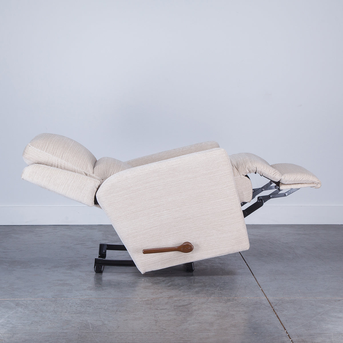 WYNNE WALL RECLINER