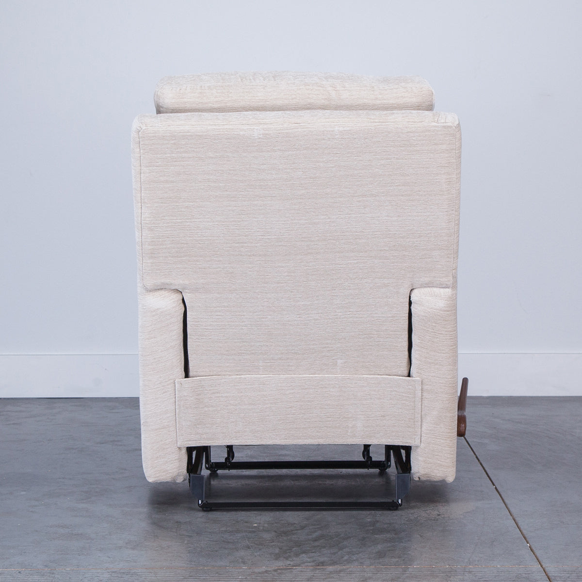 WYNNE WALL RECLINER