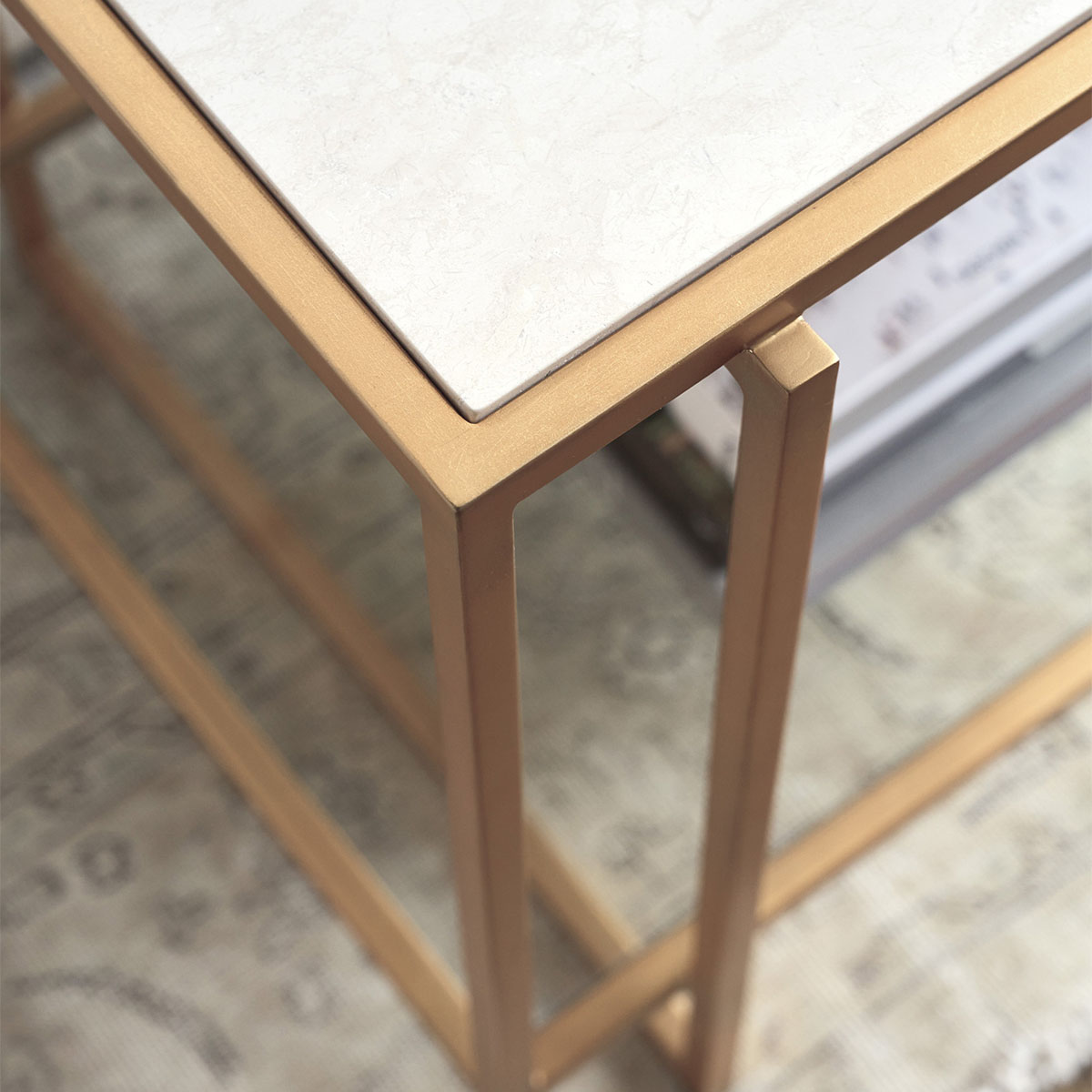 PINNACLE END TABLE