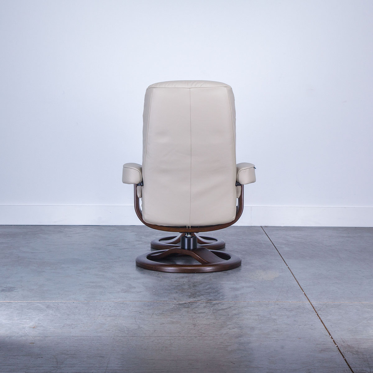 MULDAL (R QS) SMALL RECLINER WITH OTTOMAN IN DOVE