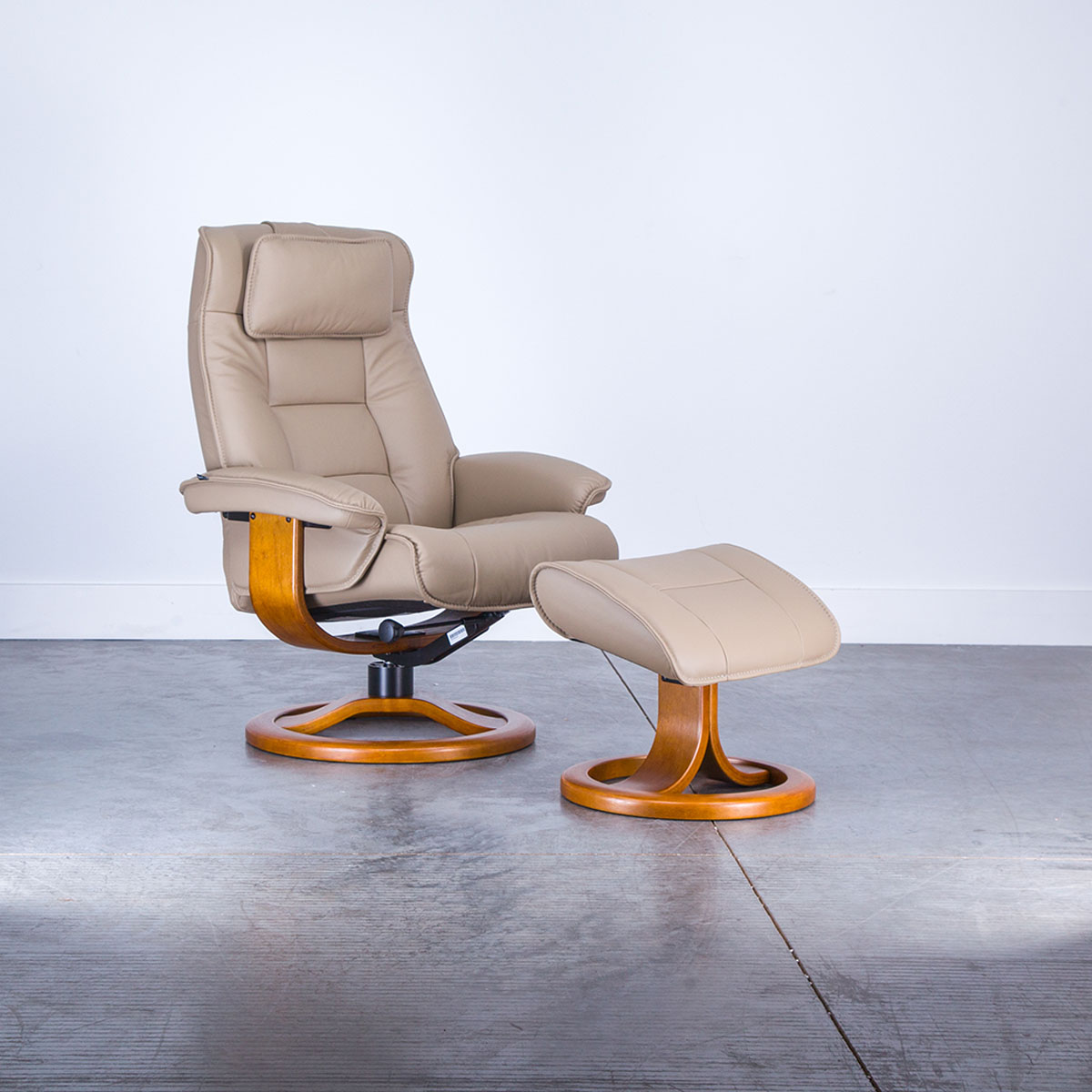 MUSTANG (R QS) LARGE STONE RECLINER AND OTTOMAN