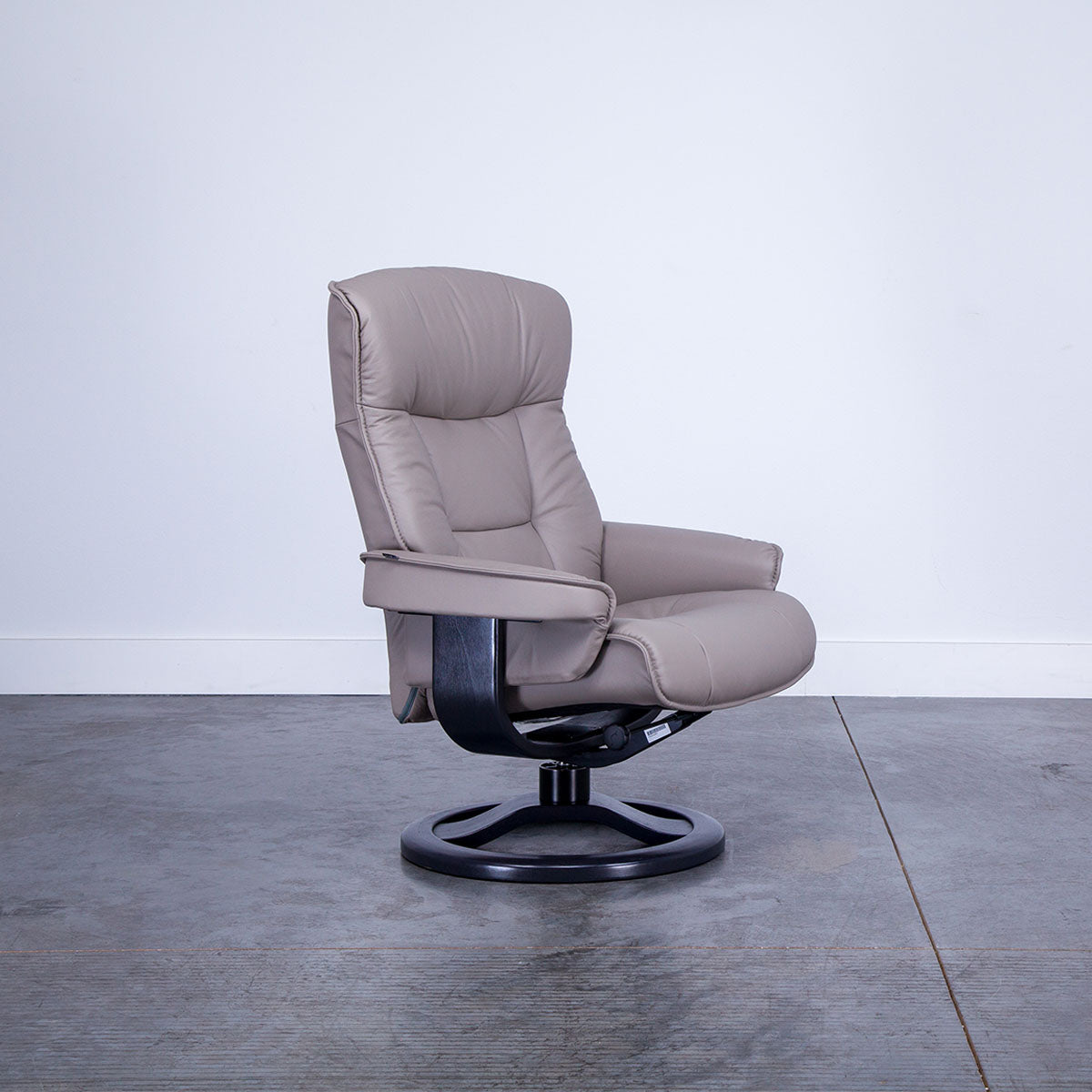BERGEN (R QS) LARGE RECLINER AND OTTOMAN IN FOG