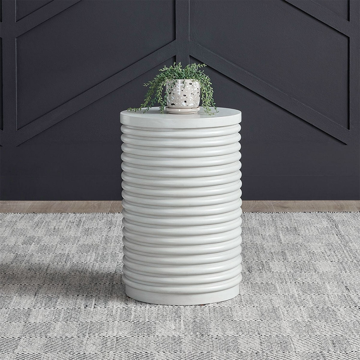BERKLEY ROUND CHAIRSIDE