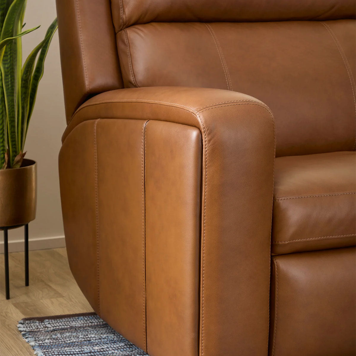 WYATT CANYON LOVESEAT W/ CONSOLE & POWER HEADRESTS & LUMBAR