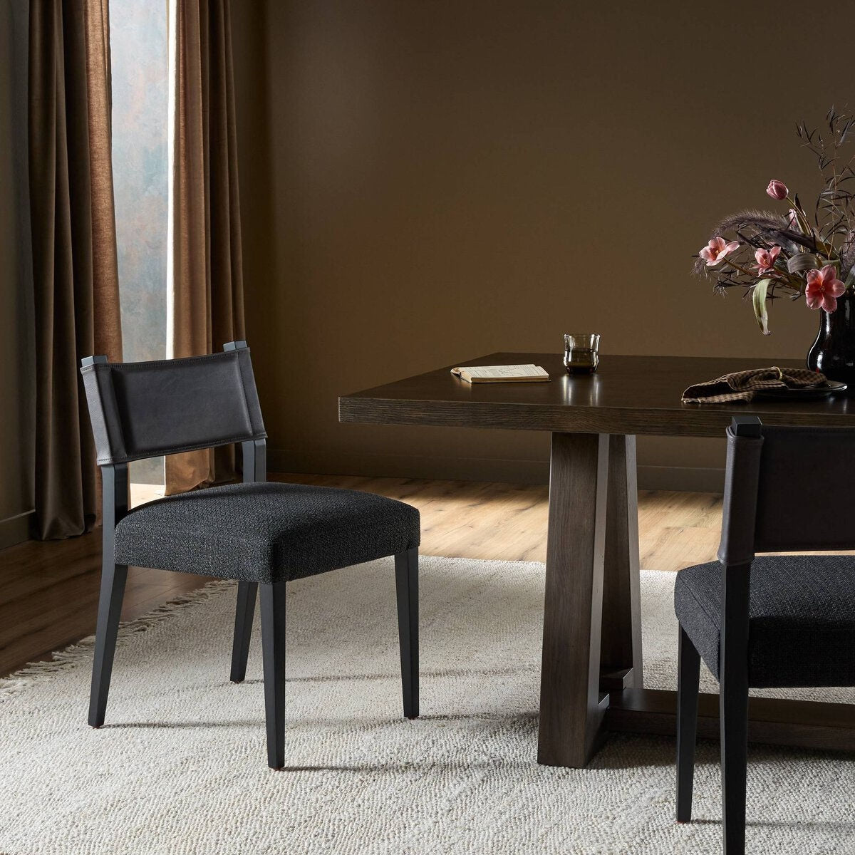 FERRIS DINING CHAIR IN BLACK