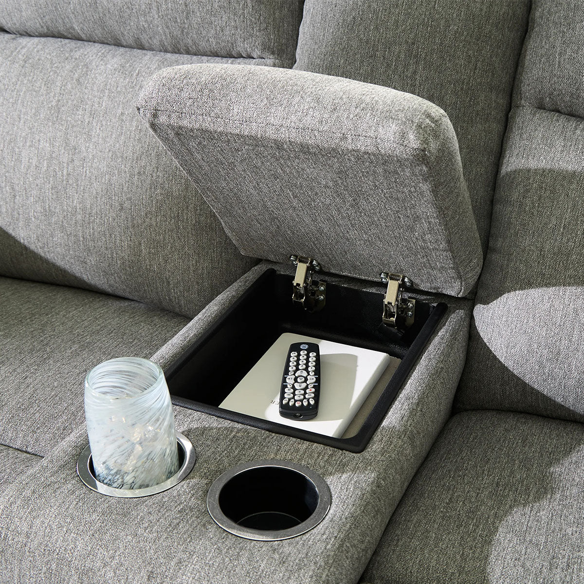 GAUNTLET MANUAL RECLINER LOVESEAT W/ CONSOLE