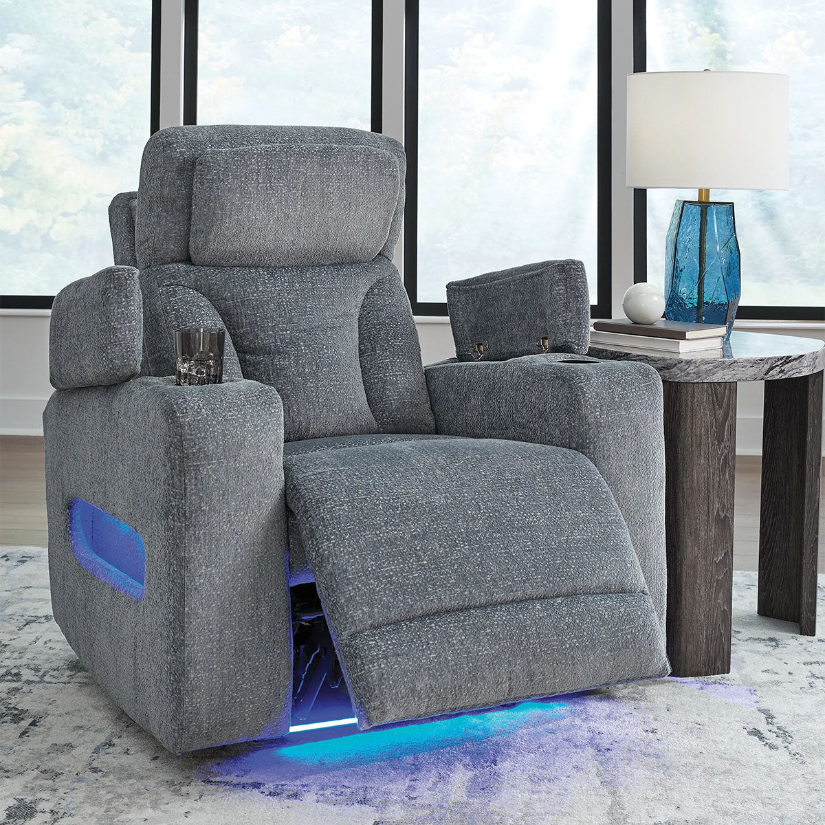 STUDIO CAVE NUVELLA RECLINER W/ POWER HEADREST