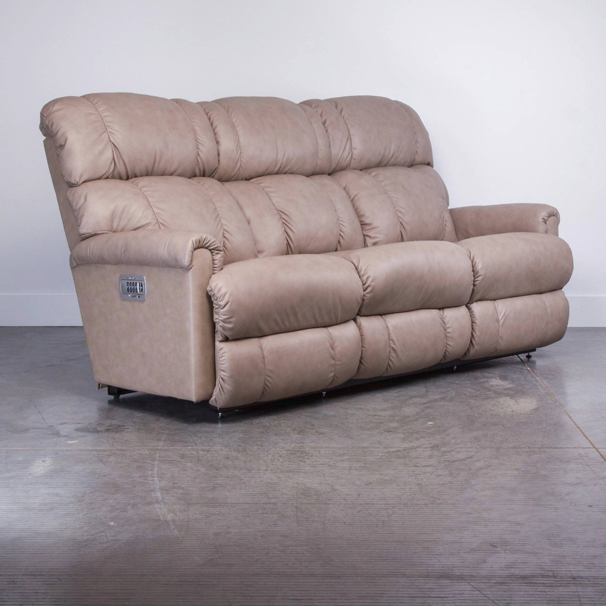 PINNACLE WALL SOFA W/PHR/LUM