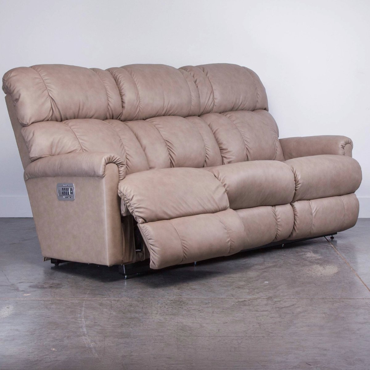 PINNACLE WALL SOFA W/PHR/LUM