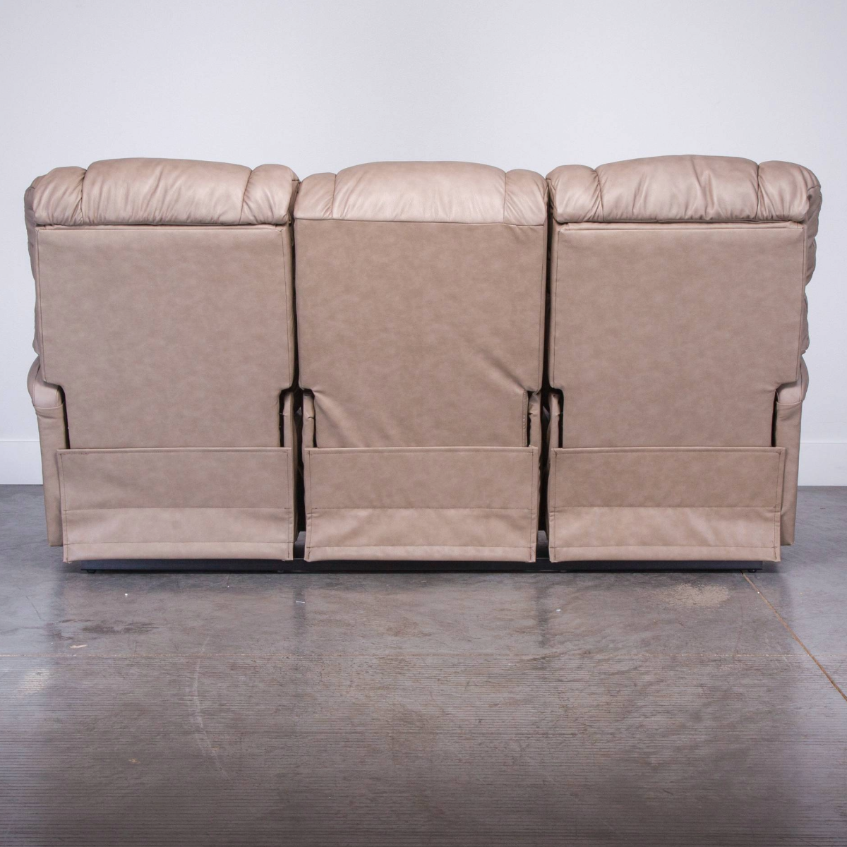PINNACLE WALL SOFA W/PHR/LUM
