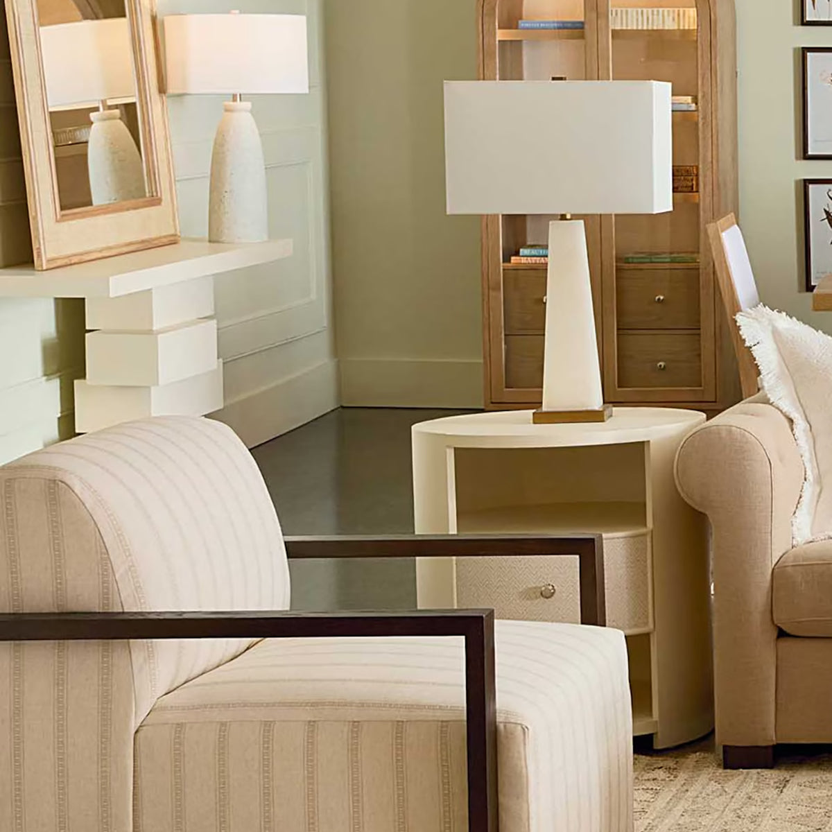 NEWBURY WHT ROUND BEDSIDE TBL