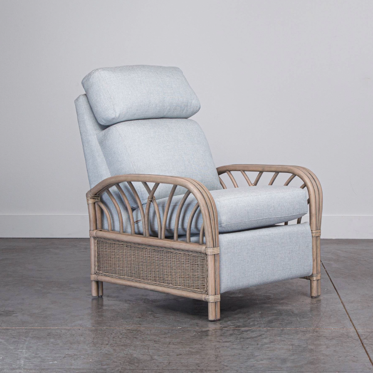 OCEAN VIEW PUSH BACK RECLINER