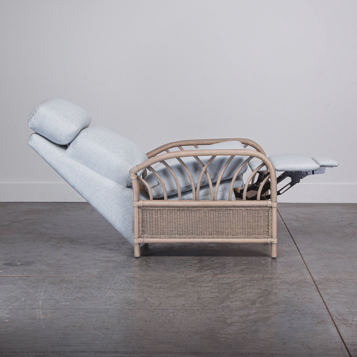 OCEAN VIEW PUSH BACK RECLINER