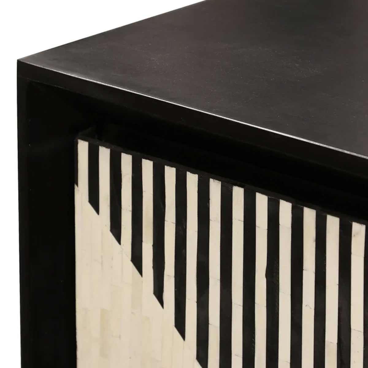 3 DOOR SIDEBOARD