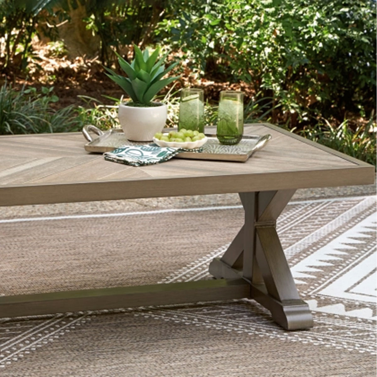 LAGUNA HEIGHTS COCKTAIL TABLE