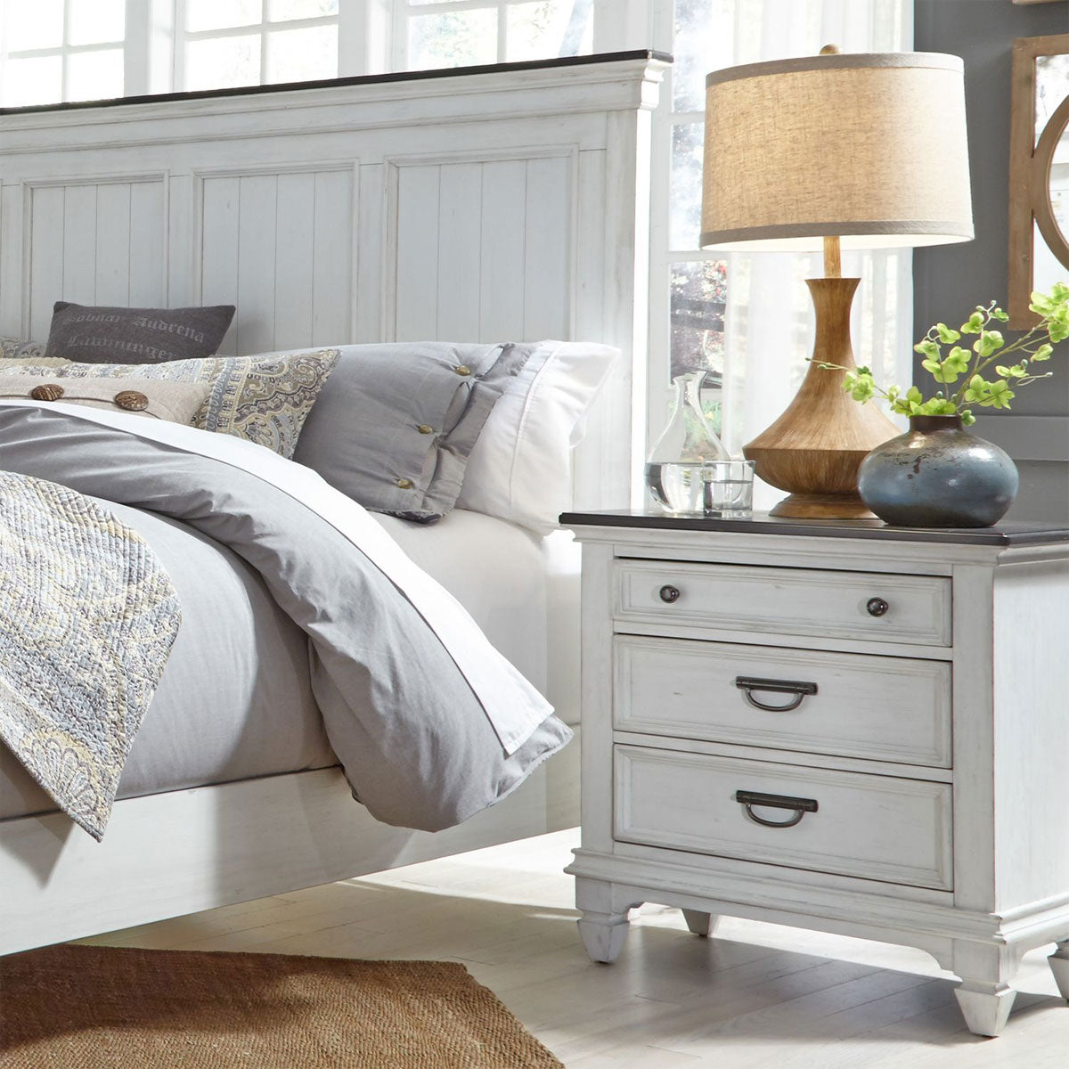 ALLYSON PARK 3DRW USB Nightstand