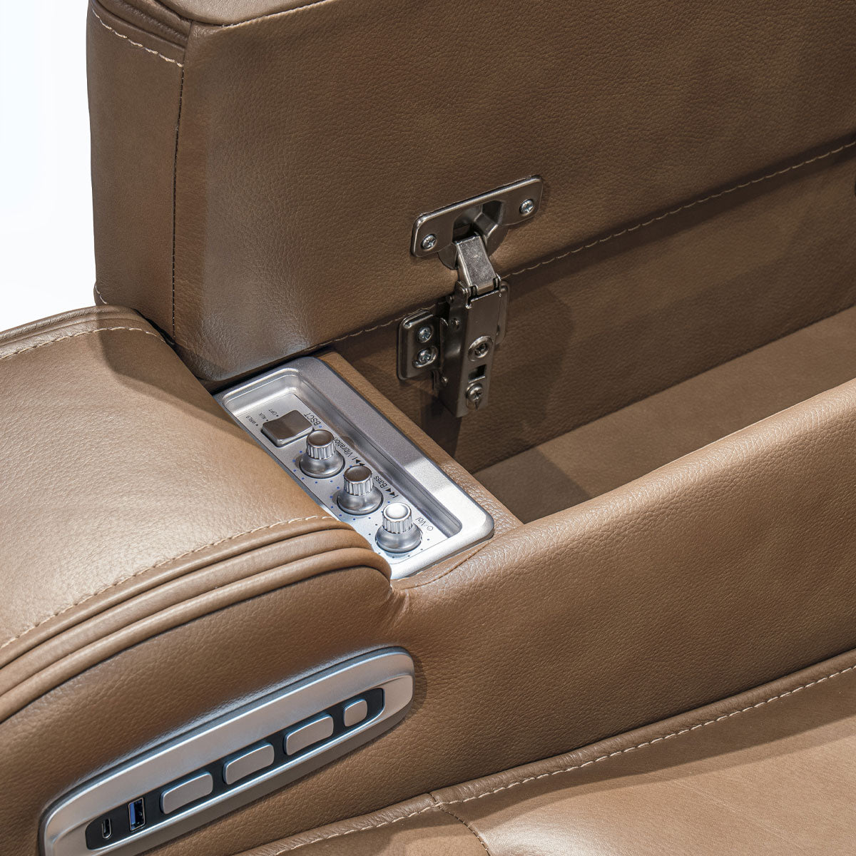 KNIGHTINGTON LOVESEAT W/ AUDIO & CONSOLE IN CARAMEL
