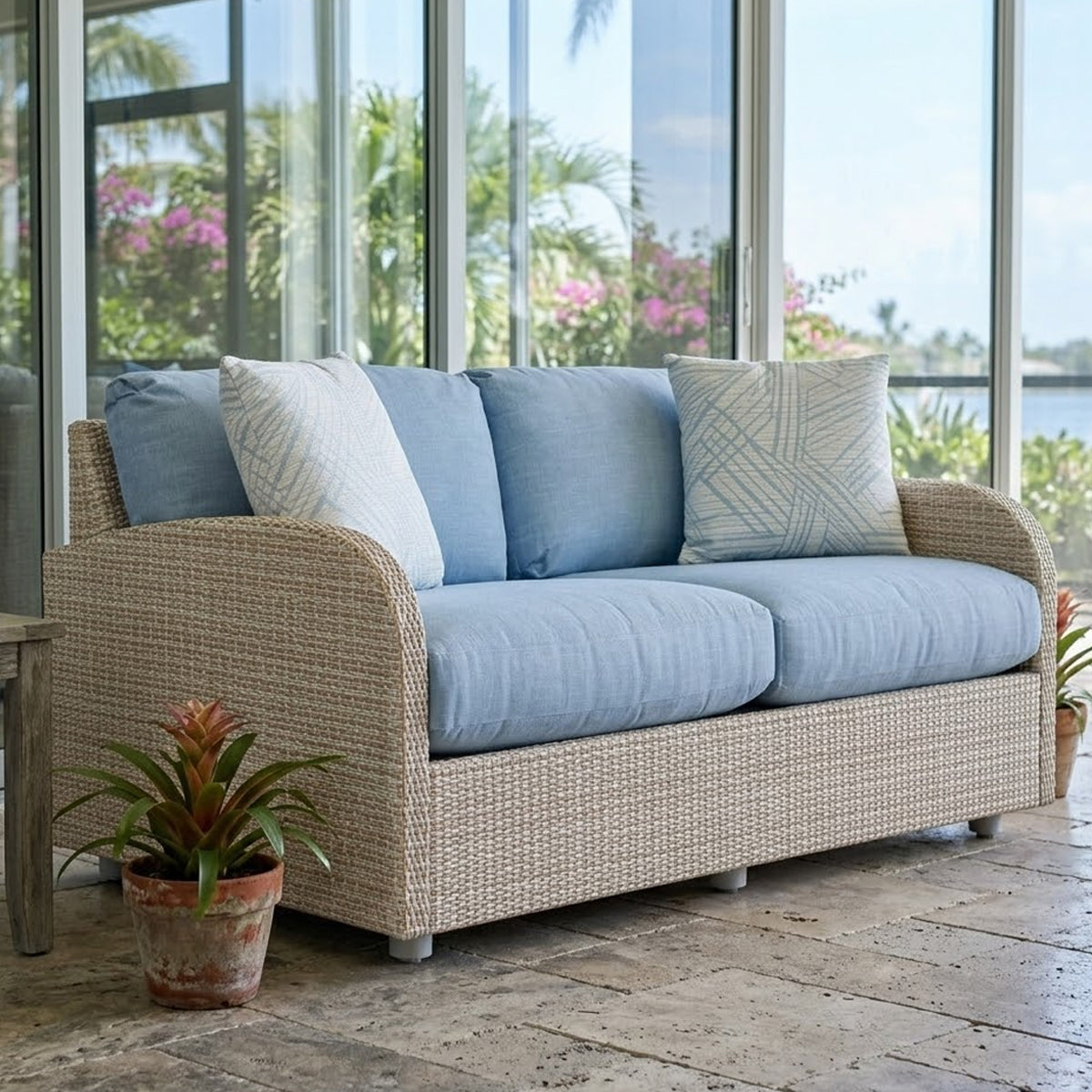 SAND DUNE LOVESEAT W/CUSH
