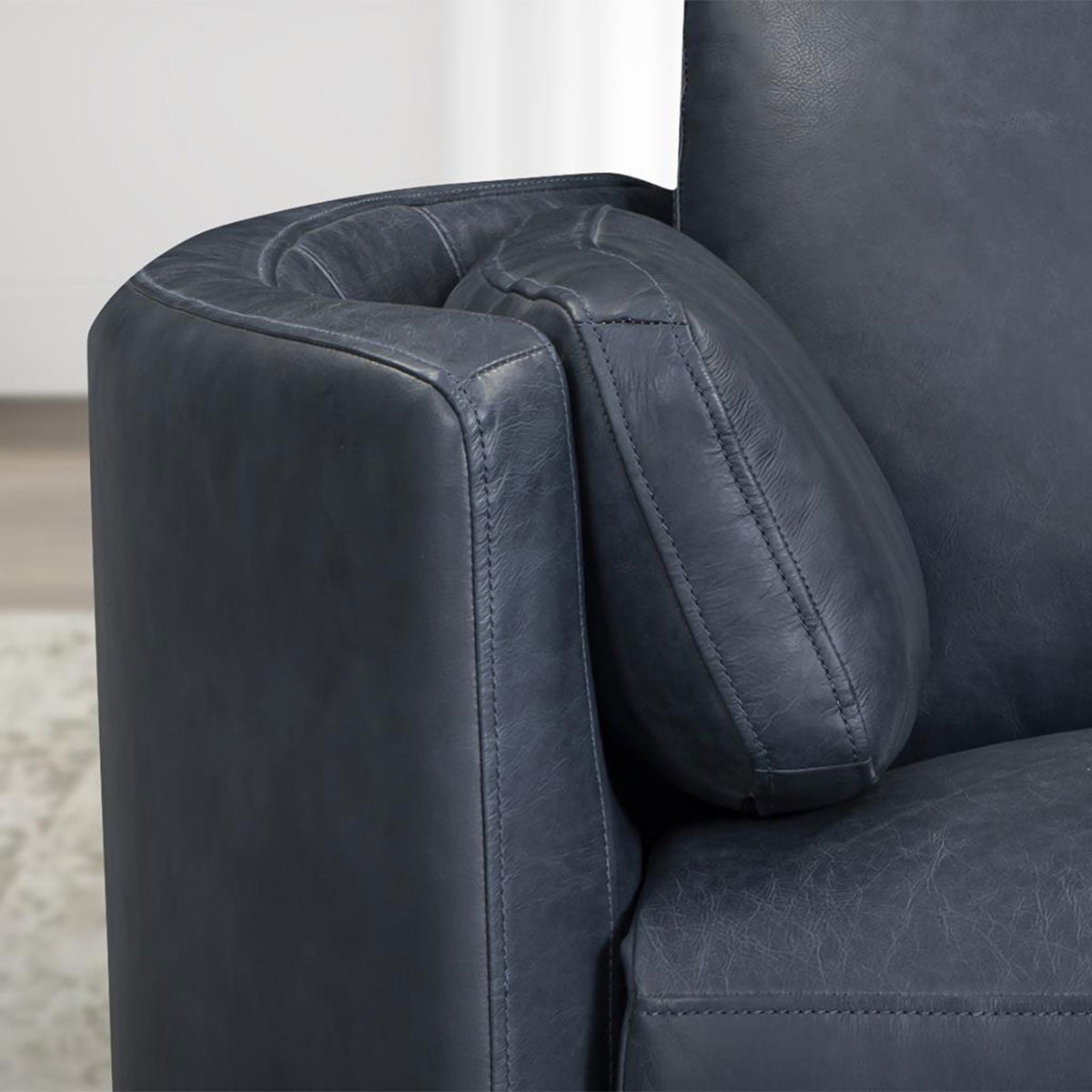 RADIUS LTHR RECLINER IN NAVY