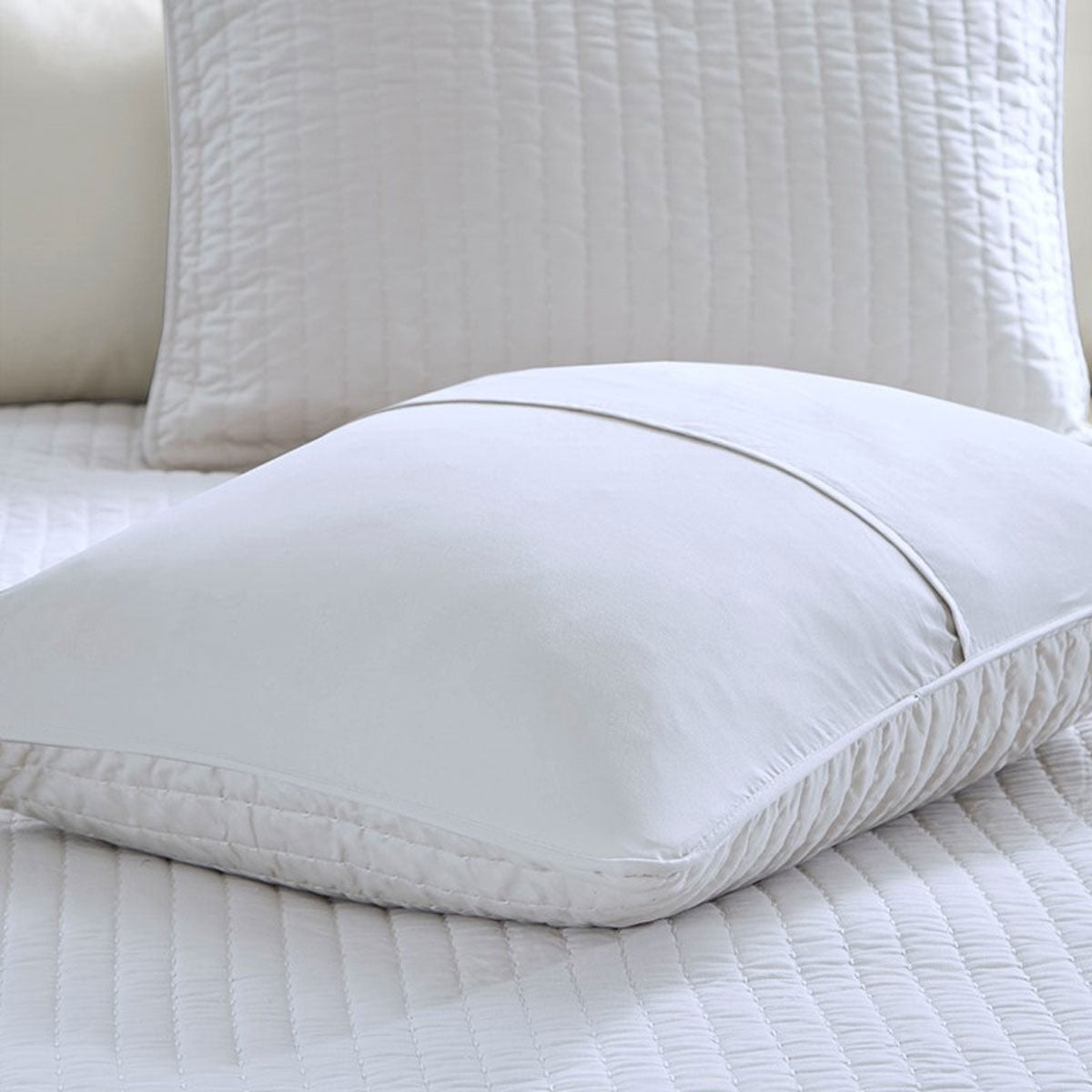Keaton 3pc White Cvrlt Queen Set