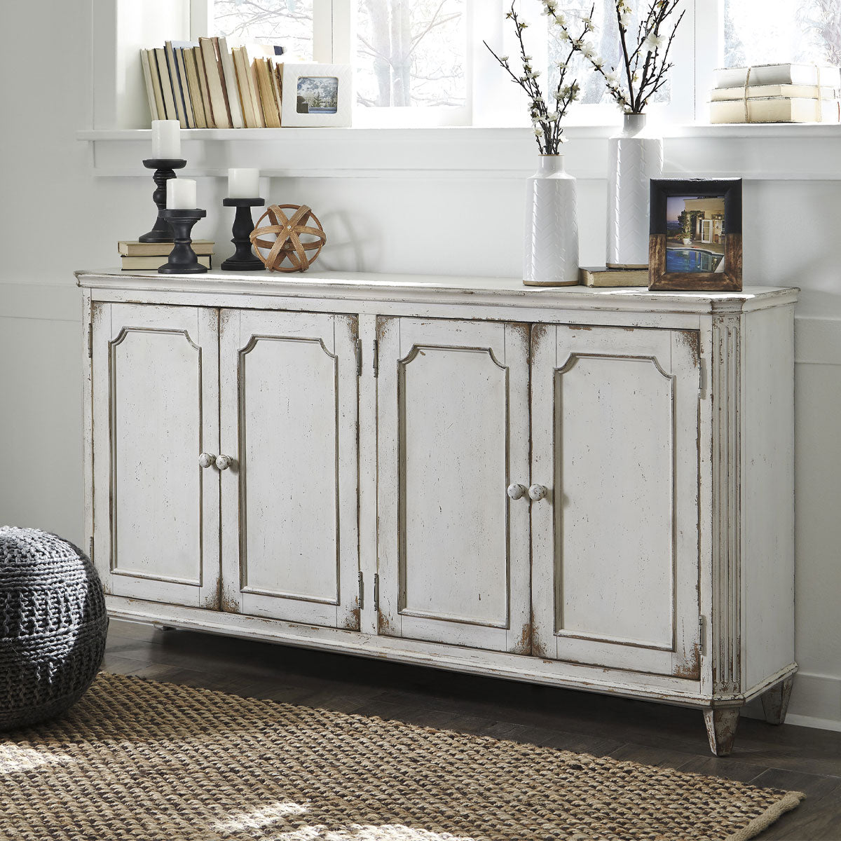 Mirimyn Accent Console in Antique White