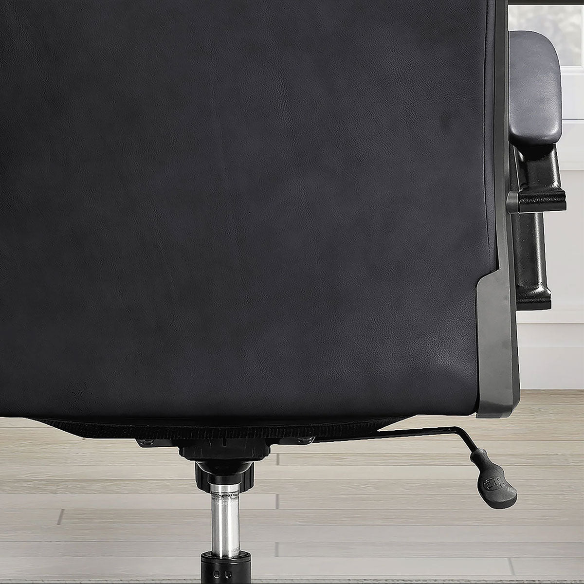 370 LEATHER DESK CHAIR BLACK