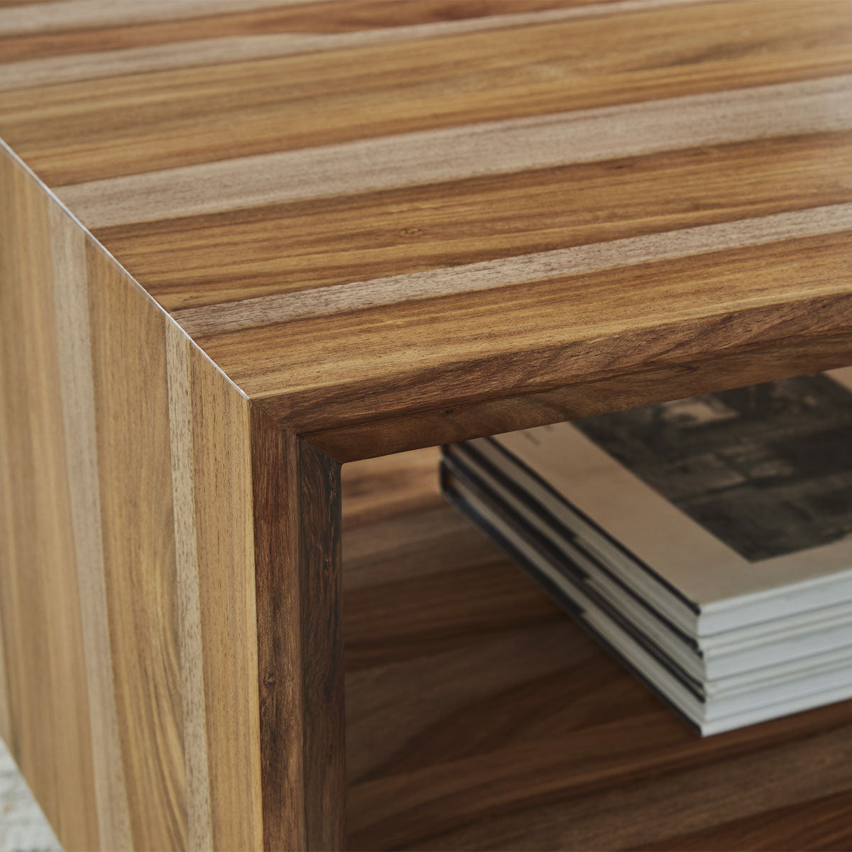 DRESSONNI COFFEE TABLE