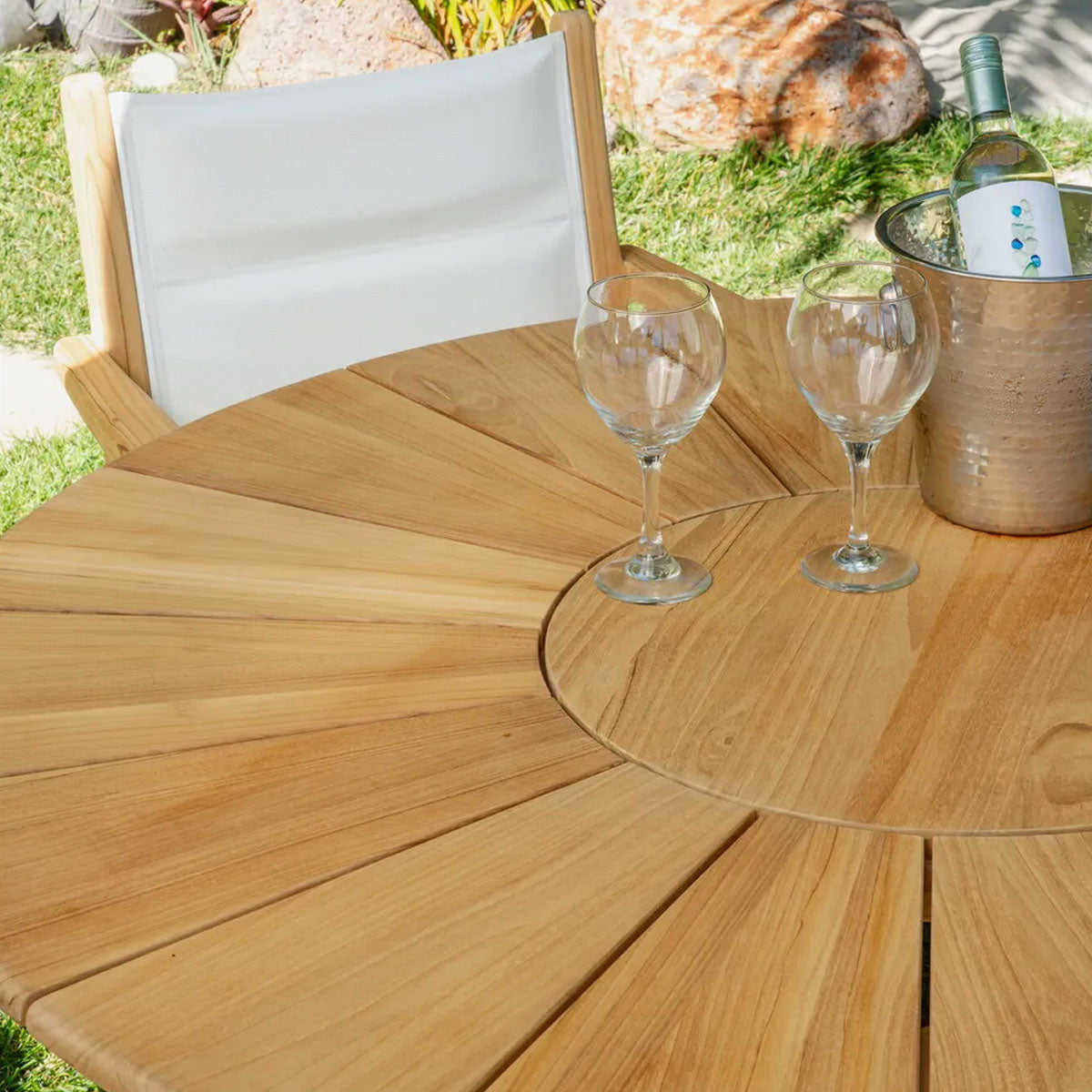HARBOR ROUND DINING TABLE