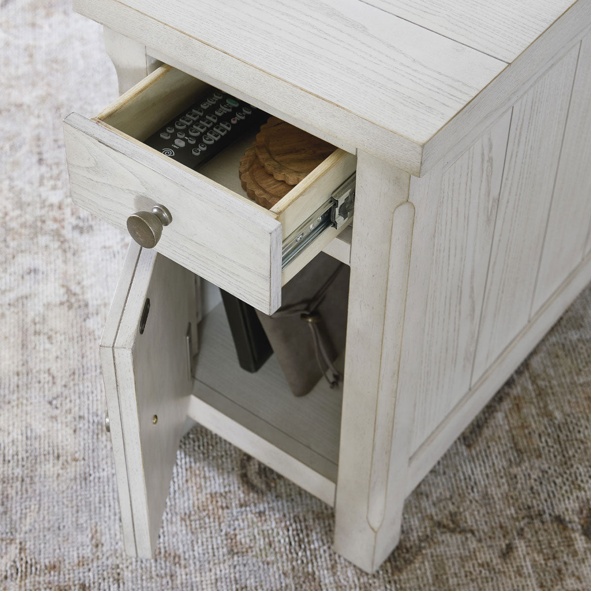ROBBINSDALE CHAIR SIDE TABLE