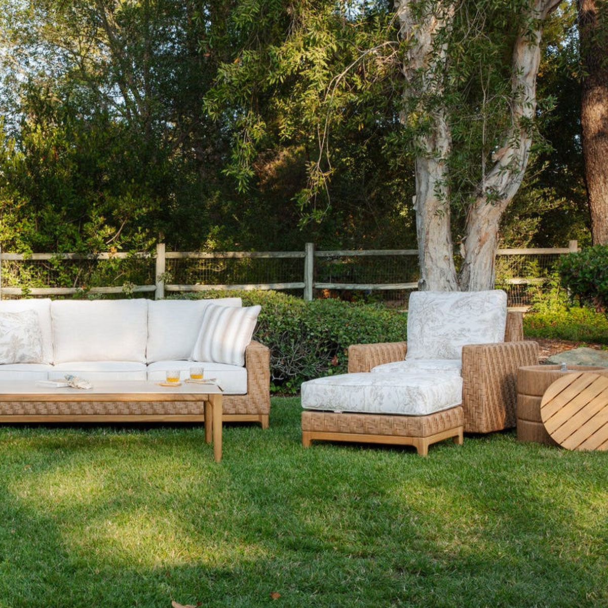 CATALINA OTTOMAN IN POROS DUNE