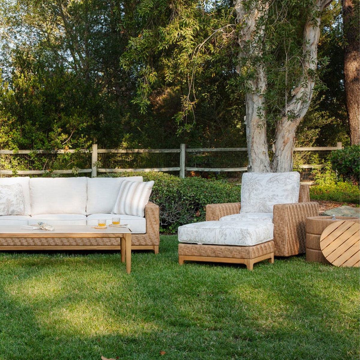 AVALON WICKER STORAGE END TABL