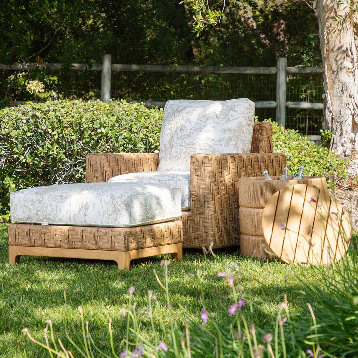 AVALON WICKER STORAGE END TABL