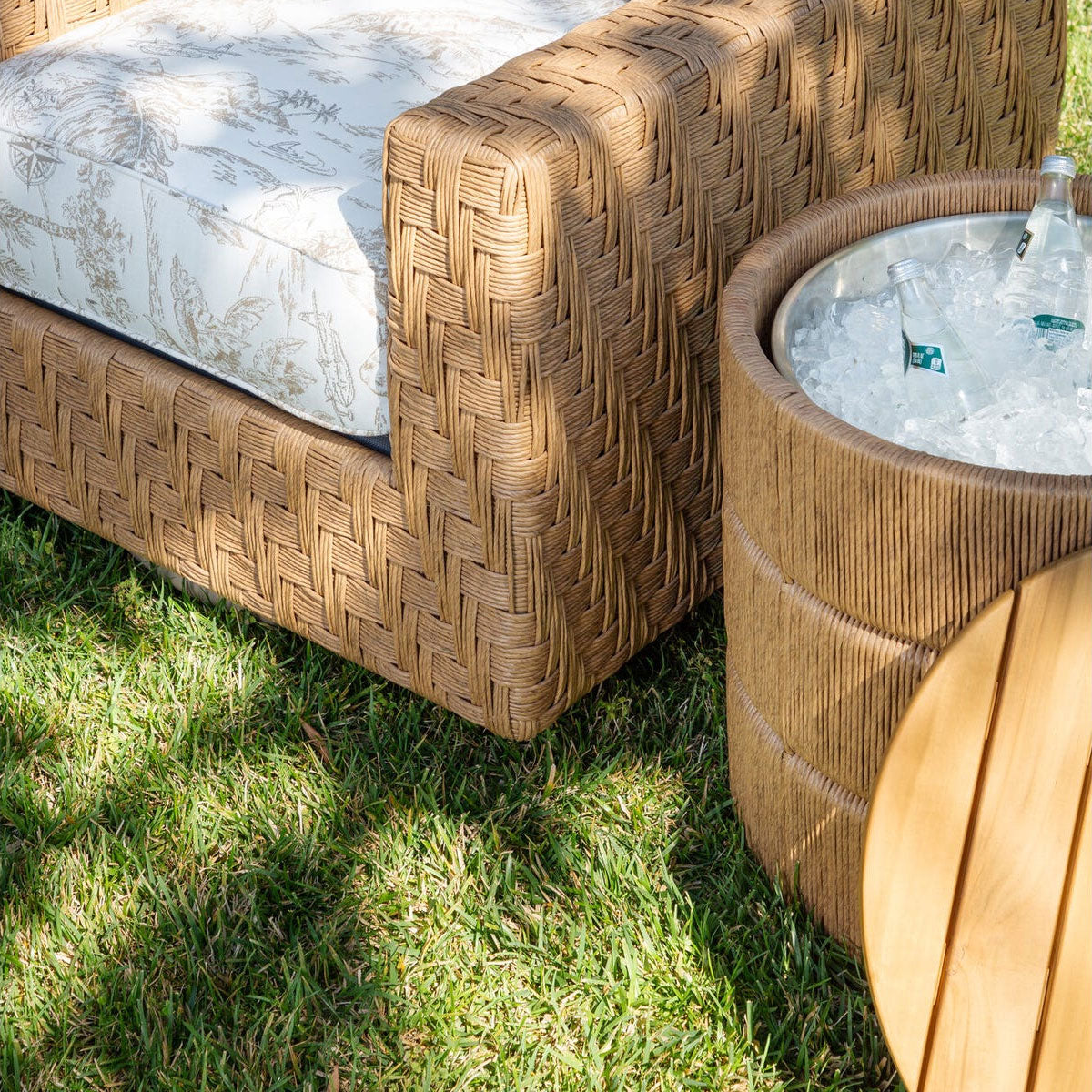 AVALON WICKER STORAGE END TABL