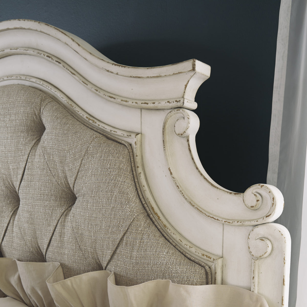 Roslyn Upholstered Bed